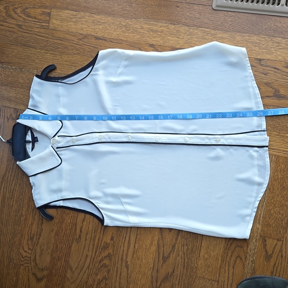 Brooks Brothers sleeveless cream / off-white top with black piping, 8 - Picture 7 of 7